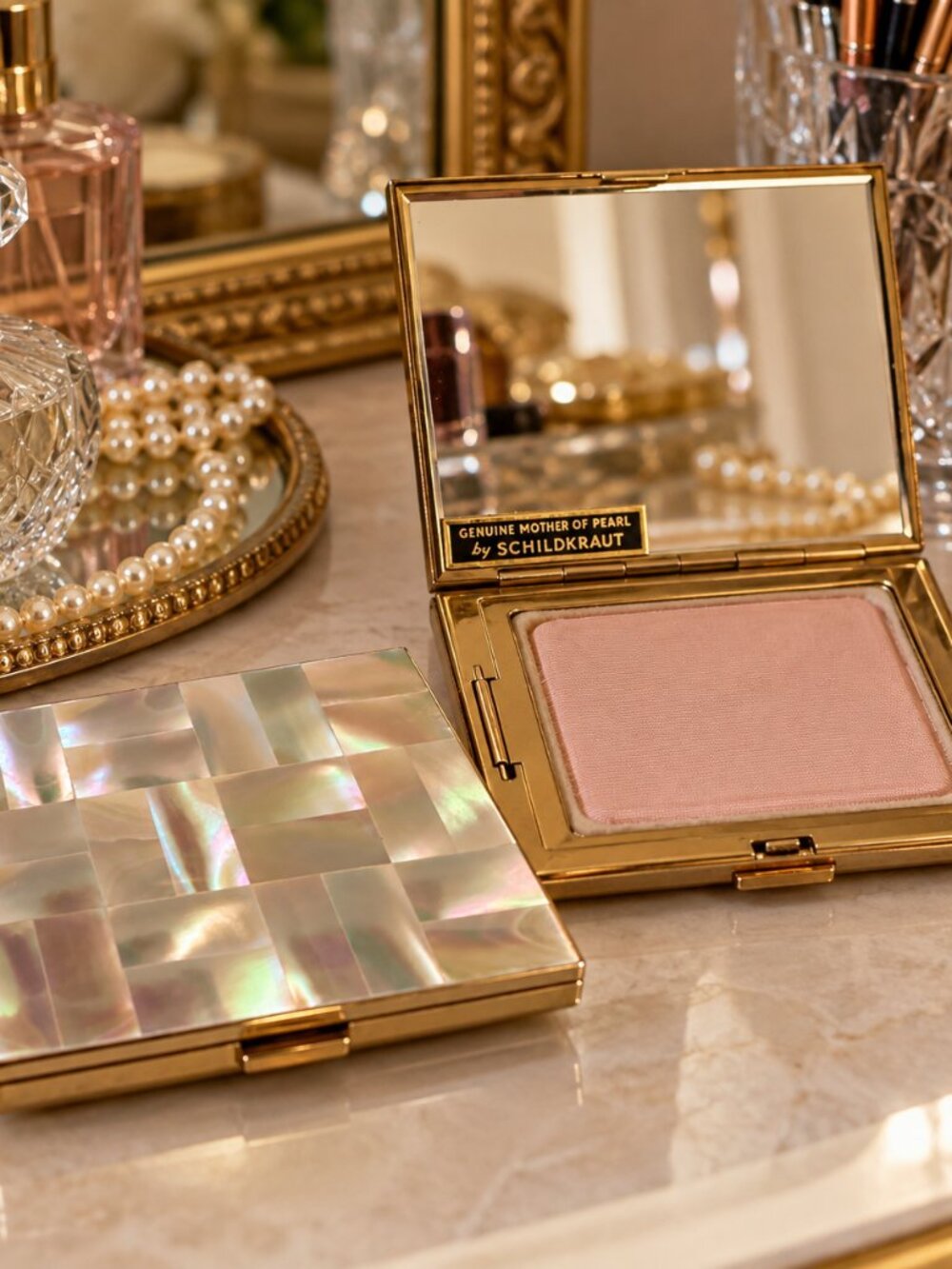 Vintage Schildkraut Genuine Mother of Pearl Powder Compact – Gold Tone – Irides
